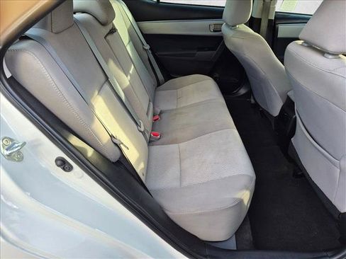Used 2015 Toyota Corolla LE FWD image 17