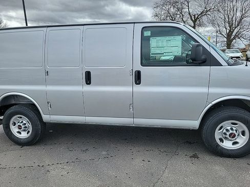 New 2025 GMC Savana 2500 RWD image 4