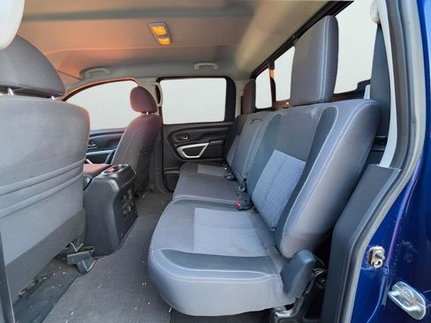 Used 2021 Nissan Titan SV w/ SV Convenience Package RWD image 15