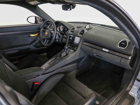 Used 2025 Porsche 718 Cayman GT4 RS w/ Weissach Package RWD image 38