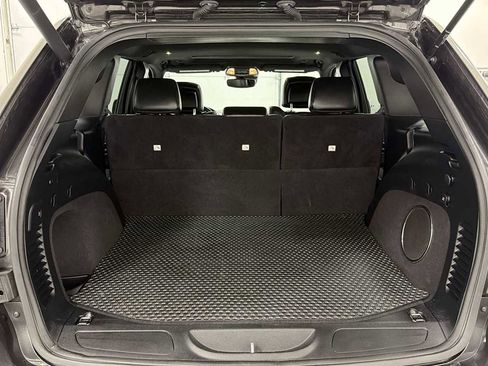 Used 2020 Jeep Grand Cherokee Altitude image 28