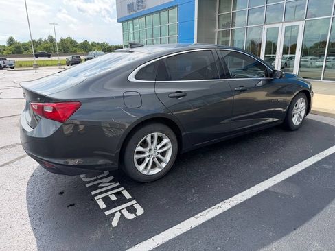 Used 2018 Chevrolet Malibu LT FWD image 3
