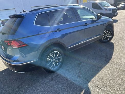Used 2020 Volkswagen Tiguan SE w/ Panoramic Sunroof Package image 5