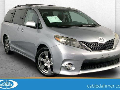 Used 2017 Toyota Sienna SE w/ SE Preferred Package FWD image 1