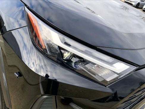 Used 2022 Toyota RAV4 XLE image 26