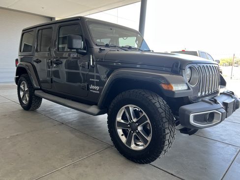 Used 2019 Jeep Wrangler Unlimited Sahara AWD/4WD image 3