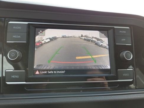 Used 2023 Volkswagen Jetta SE w/ Panoramic Sunroof Package image 15