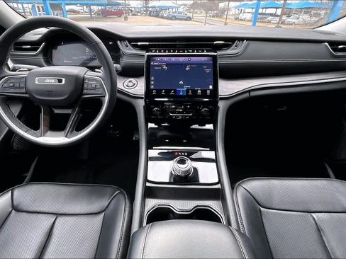 Used 2023 Jeep Grand Cherokee Limited w/ Luxury Tech Group II image 16