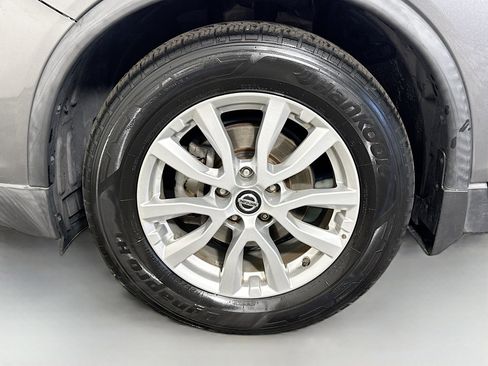 Used 2019 Nissan Rogue SV image 38