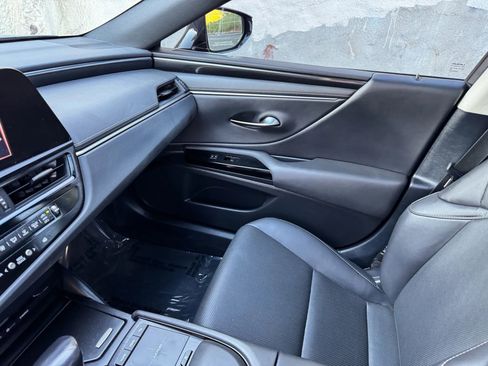 Used 2022 Lexus ES 300h w/ Accessory Package 2 image 19