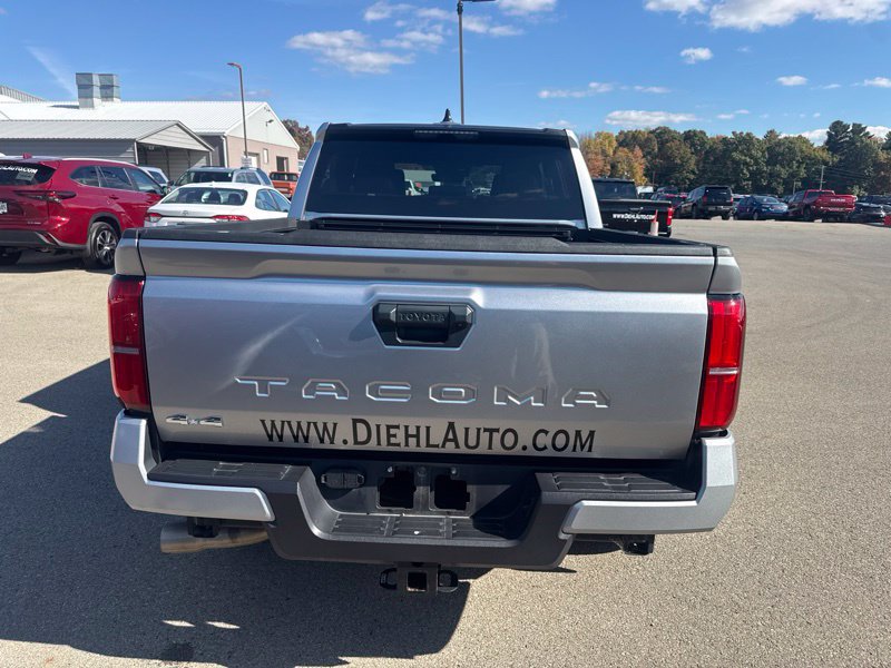 Used 2025 Toyota Tacoma SR5 AWD/4WD image 13