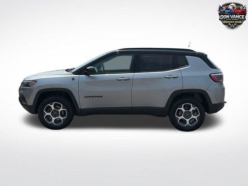 Used 2022 Jeep Compass Trailhawk w/ Trailhawk Convenience Group AWD/4WD image 2
