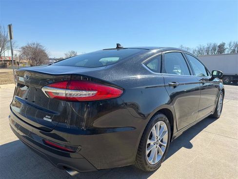 Used 2019 Ford Fusion SE image 5