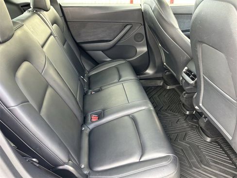 Used 2020 Tesla Model Y Long Range image 11