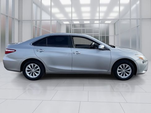 Used 2016 Toyota Camry LE image 7