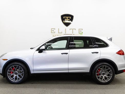 Used 2011 Porsche Cayenne Turbo AWD/4WD image 2