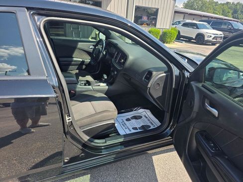 Used 2020 Dodge Charger SXT RWD image 9