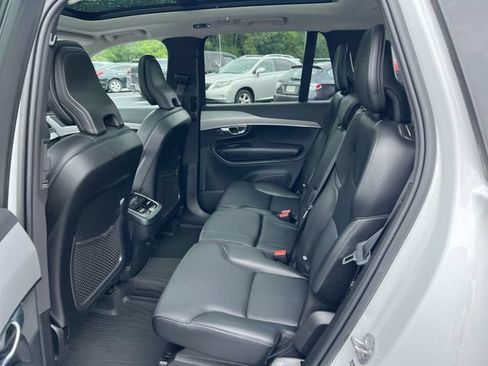Used 2022 Volvo XC90 T5 Momentum w/ Climate Package AWD/4WD image 25