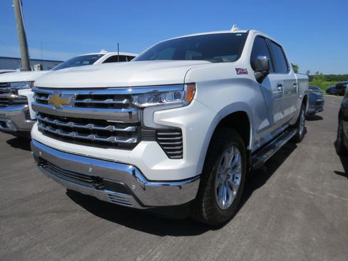Used 2024 Chevrolet Silverado 1500 LTZ AWD/4WD image 3
