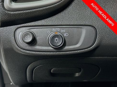 Used 2018 Chevrolet Trax LT w/ LT Convenience Package image 11