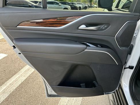 Used 2021 Cadillac Escalade Premium Luxury RWD image 36