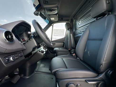 New 2026 Mercedes-Benz Sprinter 2500 image 18