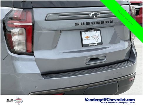 Used 2021 Chevrolet Suburban Z71 w/ Z71 Signature Package AWD/4WD image 6