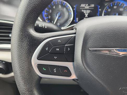 Used 2020 Chrysler Voyager L FWD image 26