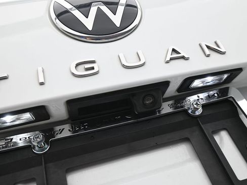 Used 2022 Volkswagen Tiguan SE image 38