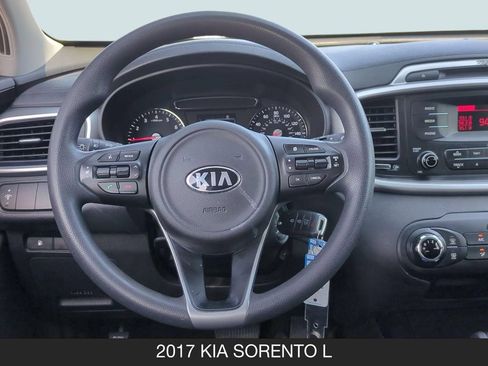 Used 2017 Kia Sorento L FWD image 12