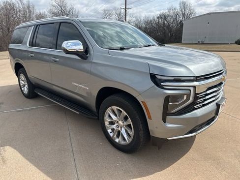 Used 2025 Chevrolet Suburban Premier image 7