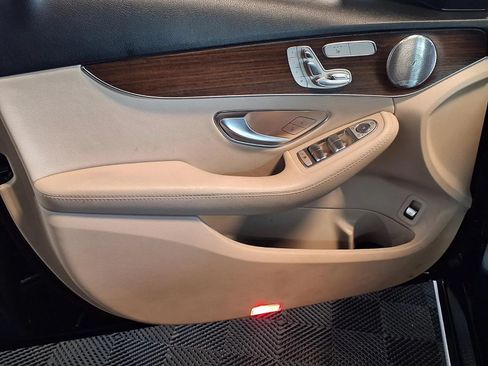 Used 2019 Mercedes-Benz C 300 4MATIC Sedan image 17