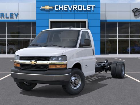 New 2026 Chevrolet Express 3500 w/ Power Convenience Package RWD image 6