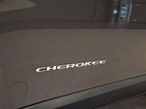 Used 2022 Jeep Cherokee Latitude Lux w/ Sun & Sound Group image 29