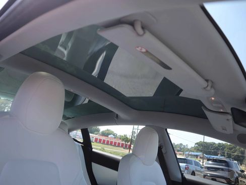 Used 2018 Tesla Model 3 Long Range AWD/4WD image 6