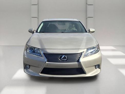 Used 2014 Lexus ES 350 w/ Luxury Package FWD image 2