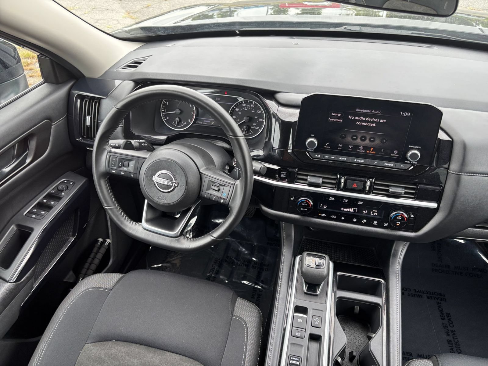 Used 2025 Nissan Pathfinder SV FWD image 34