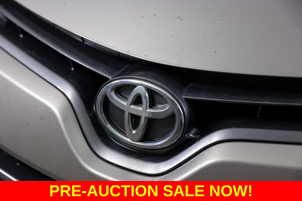 Used 2015 Toyota Corolla LE FWD image 18