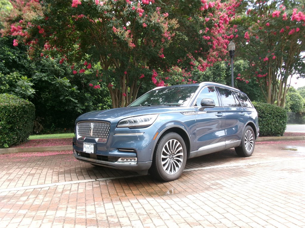 Used 2020 Lincoln Aviator Reserve w/ Equipment Group 201A AWD/4WD image 2