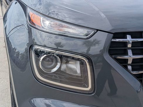 Used 2025 Hyundai Venue SEL FWD image 9