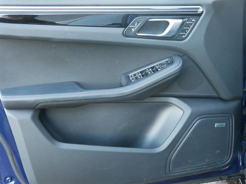 Used 2022 Porsche Macan image 9