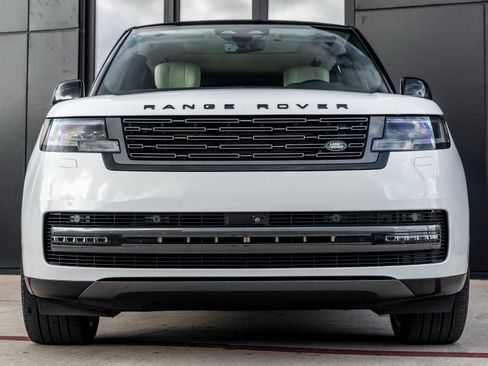 Used 2025 Land Rover Range Rover Long Wheelbase Autobiography image 4