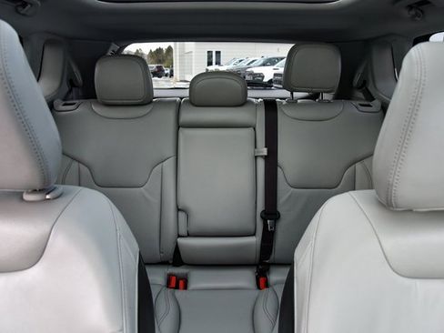 Certified 2022 Jeep Compass Limited w/ Sun and Sound Group image 21