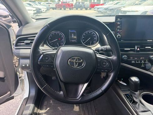 Used 2021 Toyota Camry SE FWD image 9