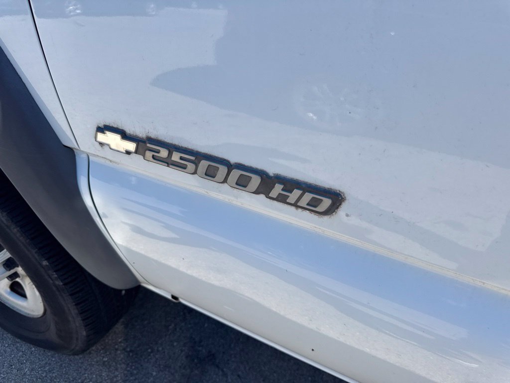Used 2005 Chevrolet Silverado 2500 W/T w/ Skid Plate Package AWD/4WD image 9