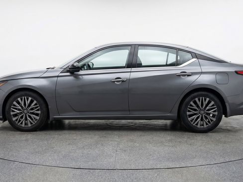 Used 2025 Nissan Altima 2.5 SV FWD image 5