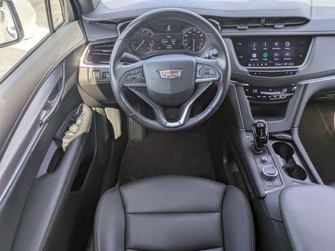 Used 2024 Cadillac XT6 Luxury image 4