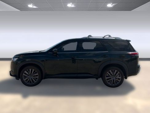 Used 2024 Nissan Pathfinder SL FWD image 2