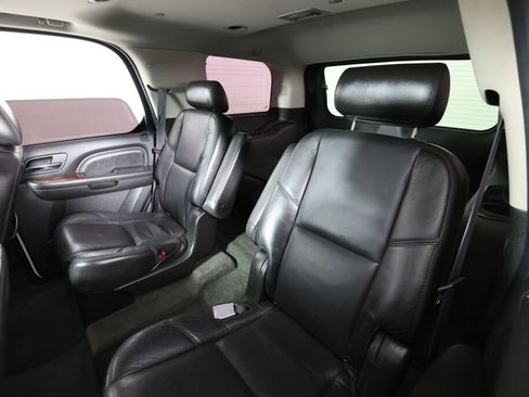 Used 2010 Cadillac Escalade Luxury AWD/4WD image 16
