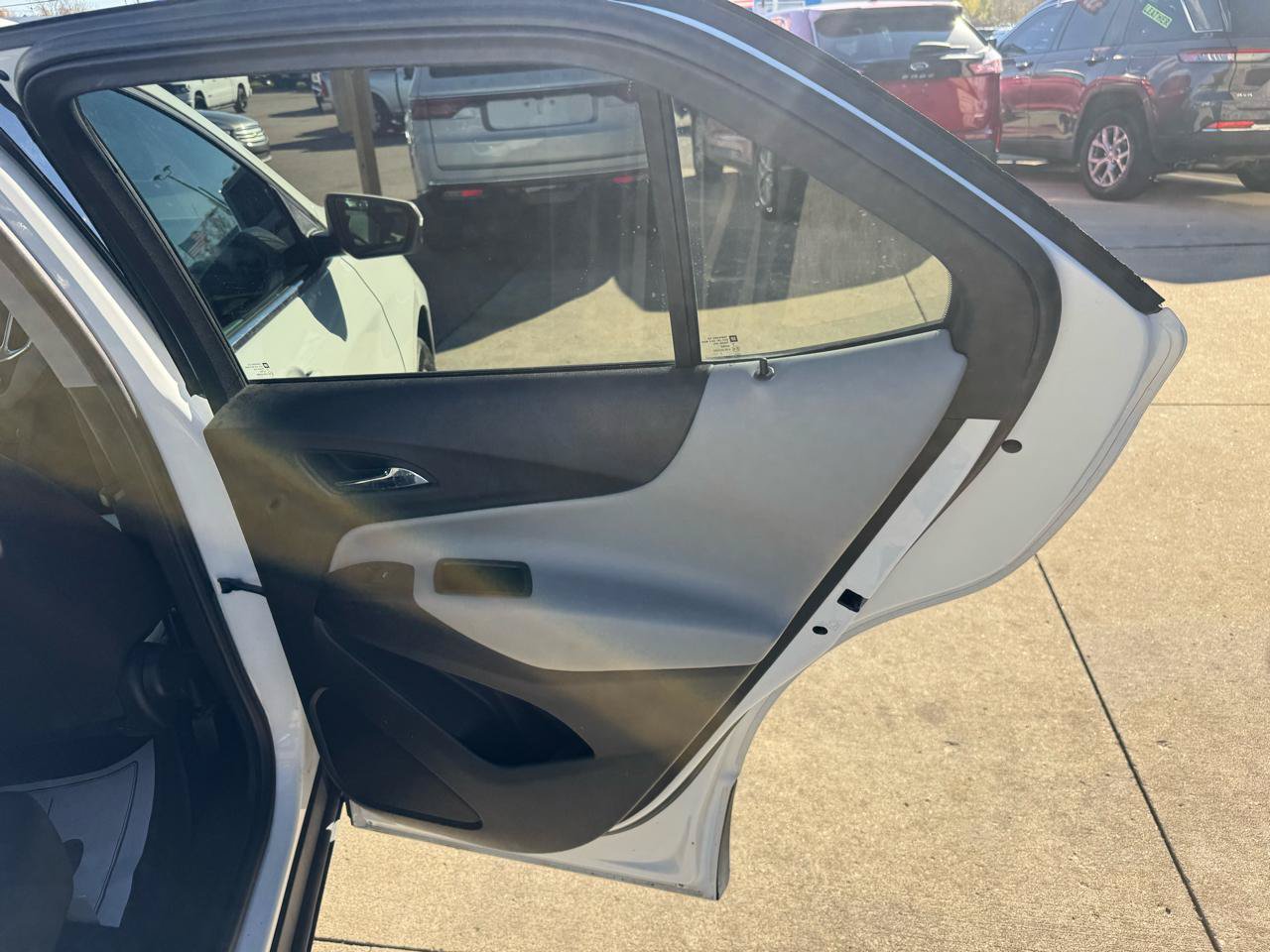 Used 2018 Chevrolet Equinox LT AWD/4WD image 16